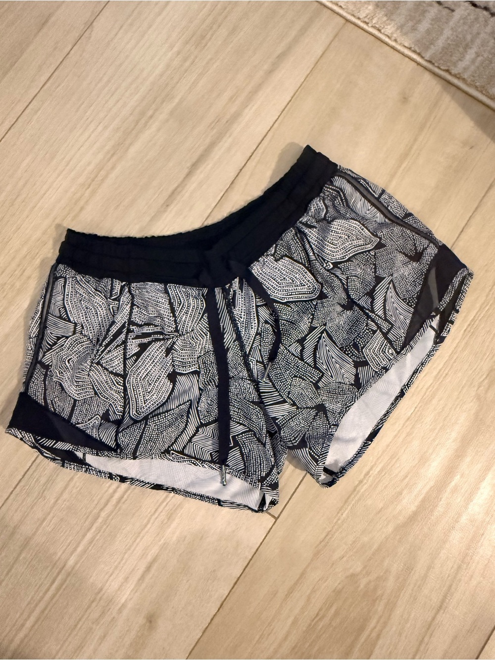 Lululemon Black & White Patterned Women's Drawstring Shorts